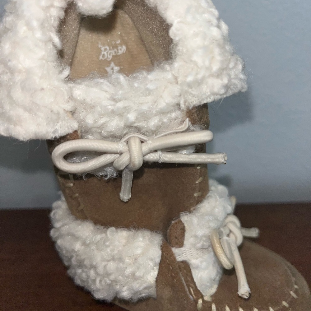 Bogs Brown Boots with White Fleece Trim